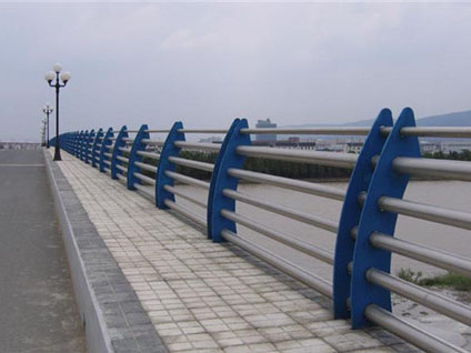 不锈钢桥梁护栏的特点